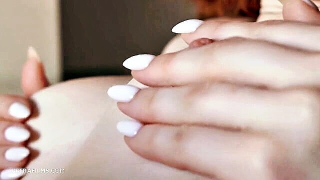redhead girl, her pussy, in front - sofia leigh solo play