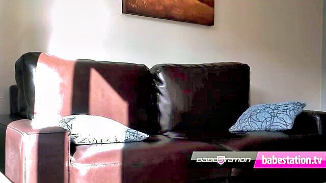 british beauty jessika takes a massive cumshot on couch : Babestation