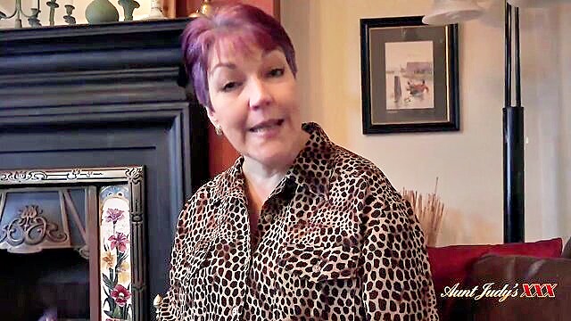 fucking 56yo cougar landlady : AuntJudysXXX