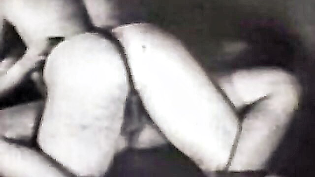 vintage lesbian pussy licking : Historic Erotica