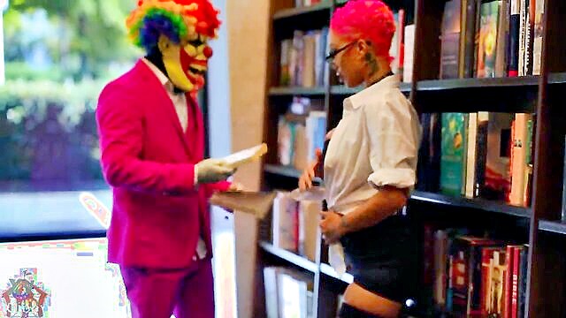 Jasamine Banks - jasamine banks fucks customer Gibby The Clown