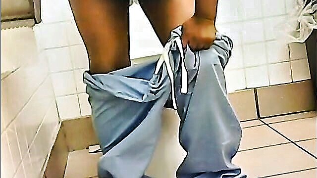 black girl gets wet in public : Voyeur Bank