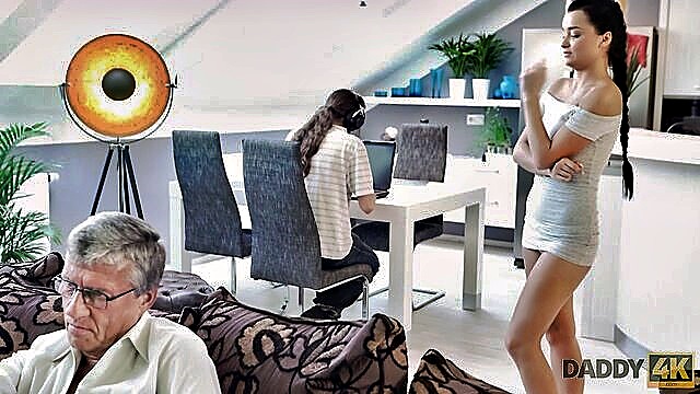 young girl gets fucked while daddy is away : VIP 4K