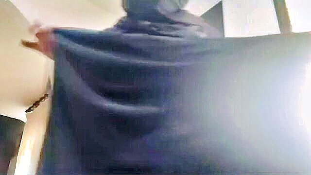 milf in hijab, she cums, arab milf - arab hijab masturbation