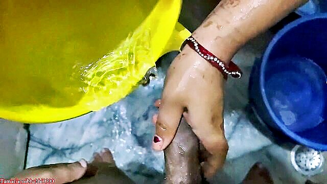 Desi - desi bathroom sex video