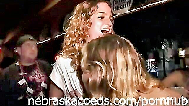 lesbian, pussy licking, pussy eating - lesbians eating pussy in public