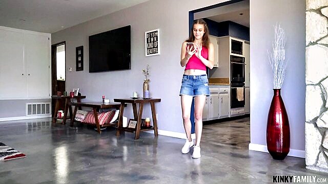 ellie, kinkyfamily, european - ellie idol stepsis