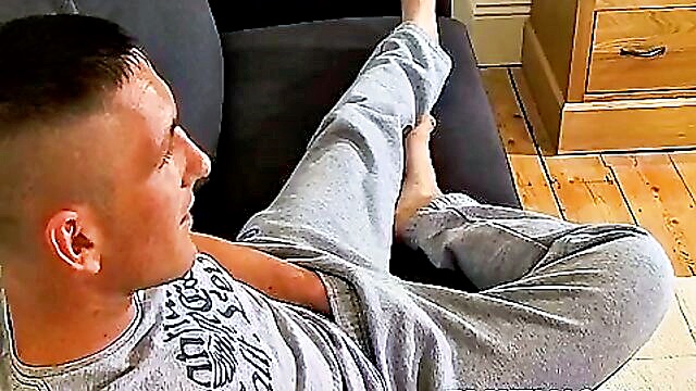 british, amateur, solo - british guy masturbates