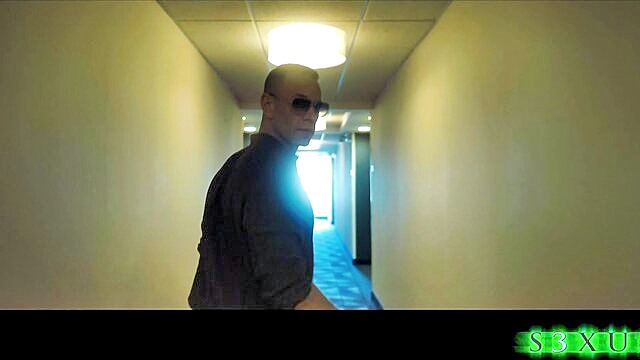 vol, dealer - hot chick dealer video