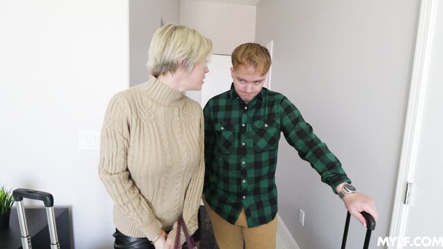 busty, babe, blonde - dee williams stepmom