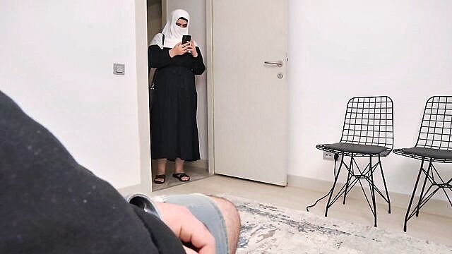 A Muslim woman removes her hijab in a hospital waiting room, leading to an unexpected encounter with a well-endowed man. Xxx bp.