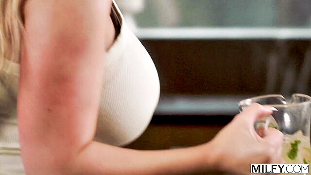 Savannah Bond - sarah bond anal scene