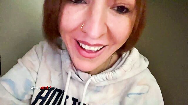 Sexy-Rachel - tattooed milf pov