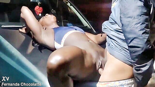 negra, greluda, preta - ebony beauty gets pounded on car hood in xnxx video