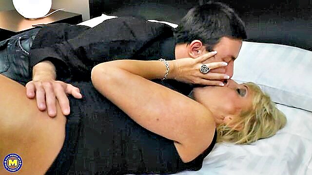 Roberto - old blonde big tits
