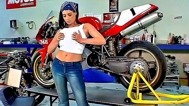 solo, jeans, huge natural tits - linsey dawn mckenzie tits