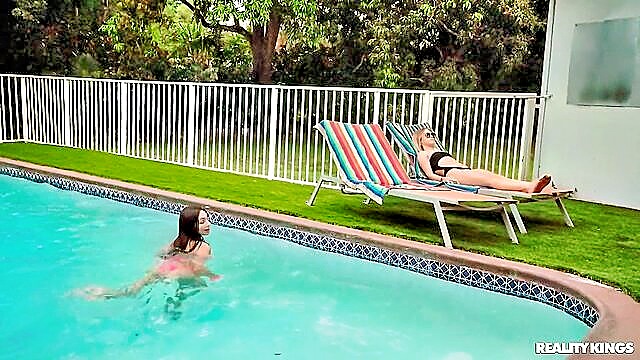 sisi rose pool party : Reality Kings