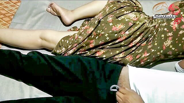 enjoyed cock and cumshot in hot indian porn video : Elia Bhabhi