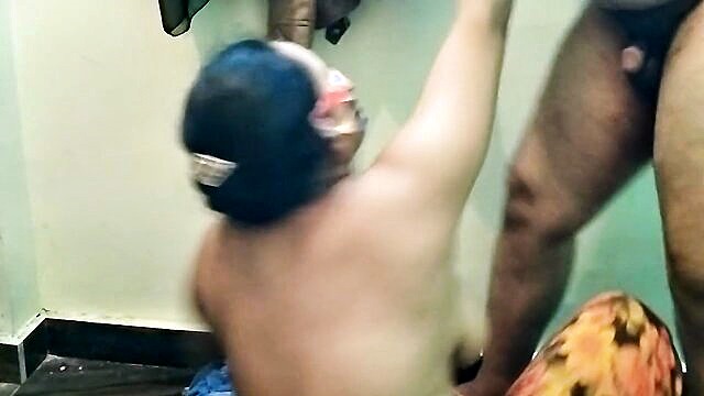 Glaab - desi aunty craves intense office sex in xxxporn video Glaab