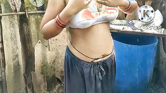 House wife, Anita yadav - sexy indian girl masturbating outdoors in hd video Anita yadav