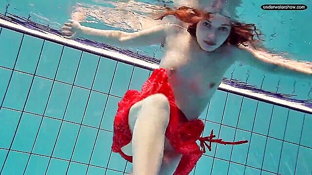 moldovan girl pool : Under Water Show