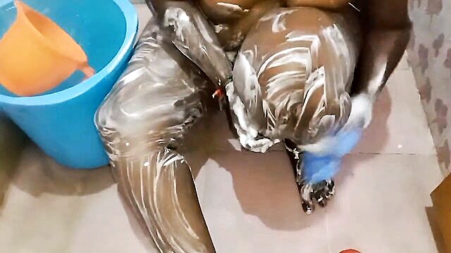 One Day Life - desi aunty bathing and shows her hairy pussy One Day Life