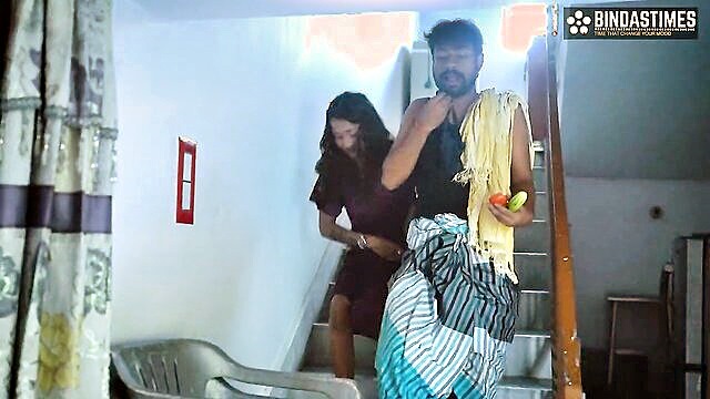 Desi aunty gets rough sex in family with Hindi audio in HD full xxx video.