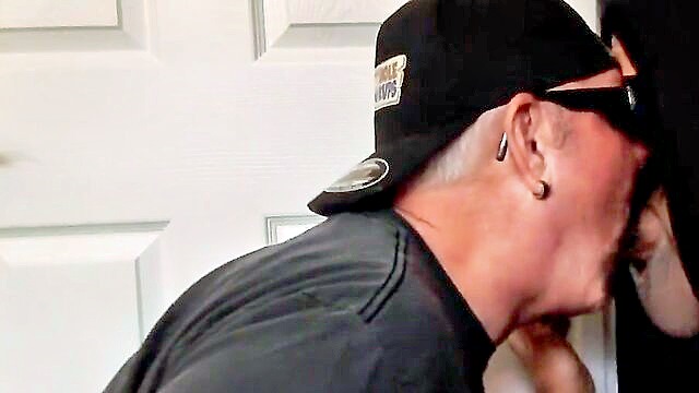 mature gay xxx vdo closeup of sucking and jerking cock through gloryhole : Gloryhole
