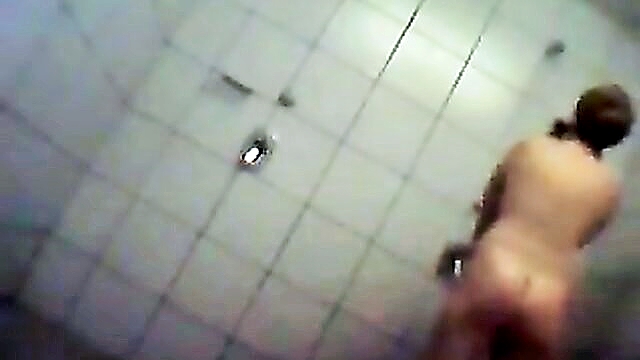 voyeur shower video with a hot mature woman : cummerata_shanie