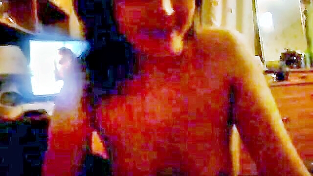 russian brunette sucks and fucks in homemade video : AkoBogDa29