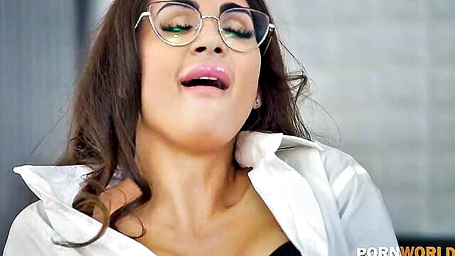 office girl doing her job in hd xxx : Porn World