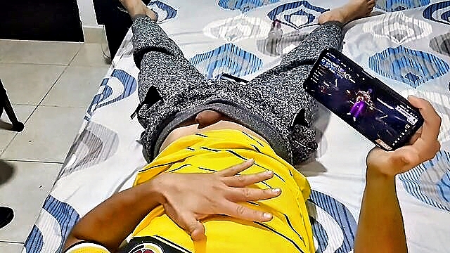 amateurs, acabada, aficionados casero - sexy european gamer girl talks about hacking and oral skills