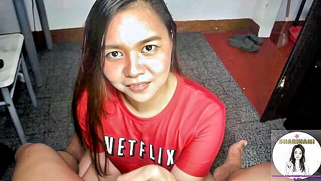 netflix and chill leads to a good blowjob and deepthroat action : Ara