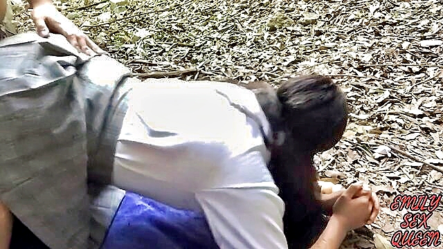 colegiala, doggystyle, bosque - public agent in a schoolgirl uniform gets off in the woods