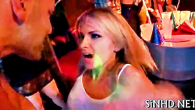 seductive sirens indulge in hardcore oral pleasure : rojar0aro