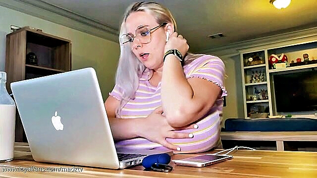 milf, fetish, big tits - breast expansion madzisstacked porn vid