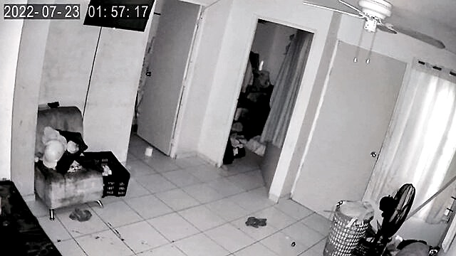 new porn video surprised niece masturbating behind the door : Chakalosaahot