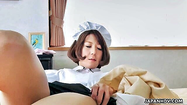 japanese beauty pleasuring herself in hd close up : Japan Hdv