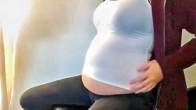 pizzalovers belly blooms in amateur weight gain video : We