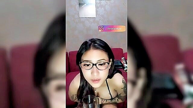 Bigo - indonesian beauty shares intimate moments on bigo live We
