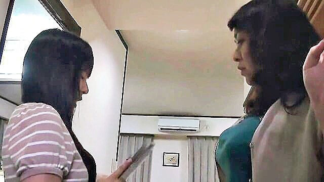 Hot Mommy - sensual bbw milfs kissing each other in hot mommy porn video