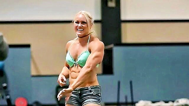 public, solo, fbb - flexing solos by a female muscle bodybuilder
