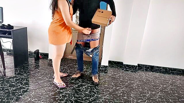 amateur cuckold wife shared with delivery man in full hd video : Amateur Sex69