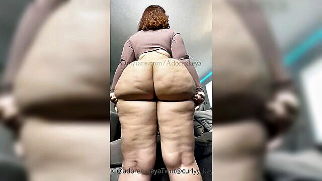 Queen - closeup of a big ass spreading and asshole in solo video