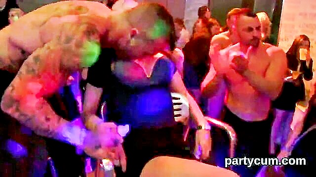 hardcore party with bigtits : partyluca