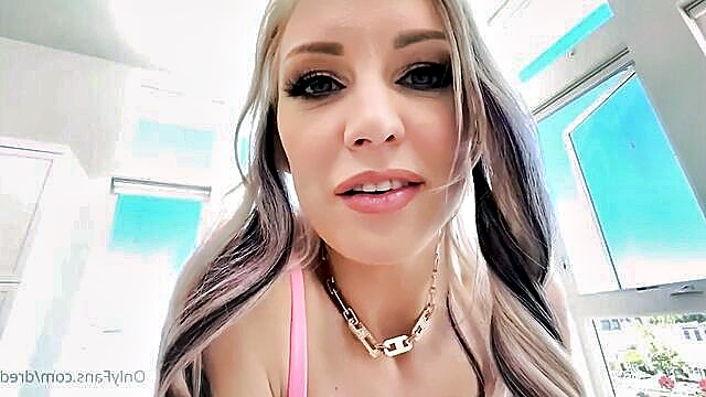 Dredd drills a Latina MILF\'s holes in a wild DP action. X video full HD.