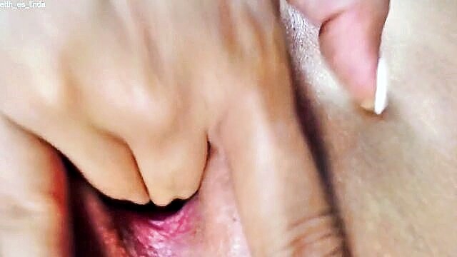 colombian babe linda villa flaunts her stunning pussy up close in hd : maia34
