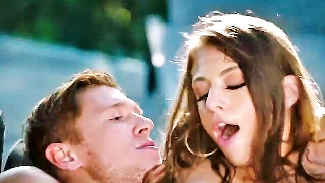 stressed amateur babe finds relief in public : Cums