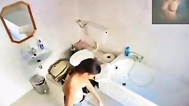 adorable girl secretly recorded in bathroom on sexxxxcom : tyrell_bartell