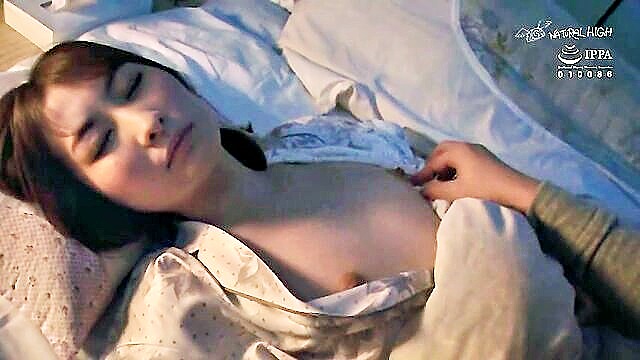 sleepy nhdtb 777 gets her clit stimulated and cumshots : We